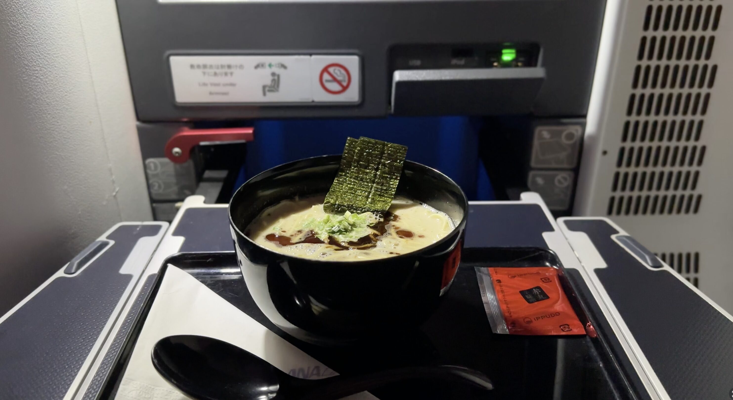 ANA THE Room 機内食 夜食 豚骨ラーメン