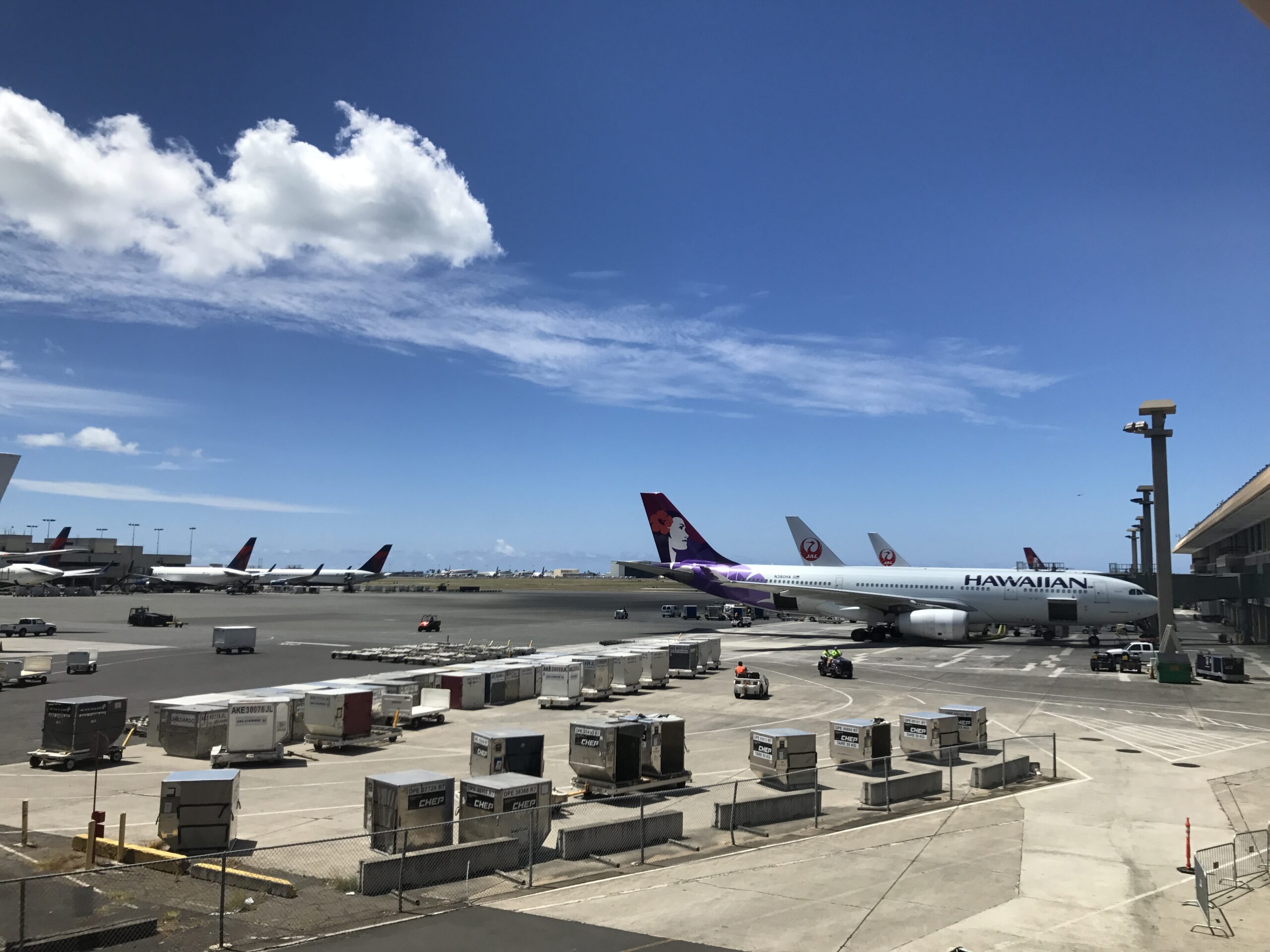 ホノルル国際空港 ハワイアン航空とJAL