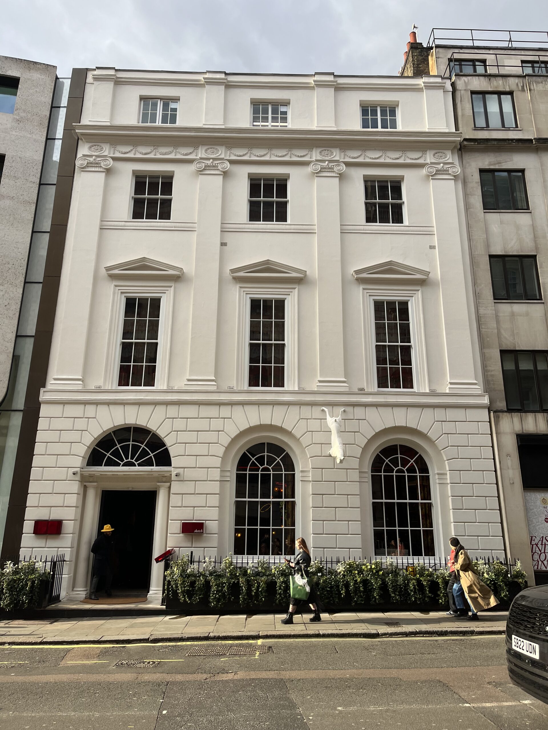 スケッチ（Sketch）外観 9 Conduit Street ロンドン・メイフェア