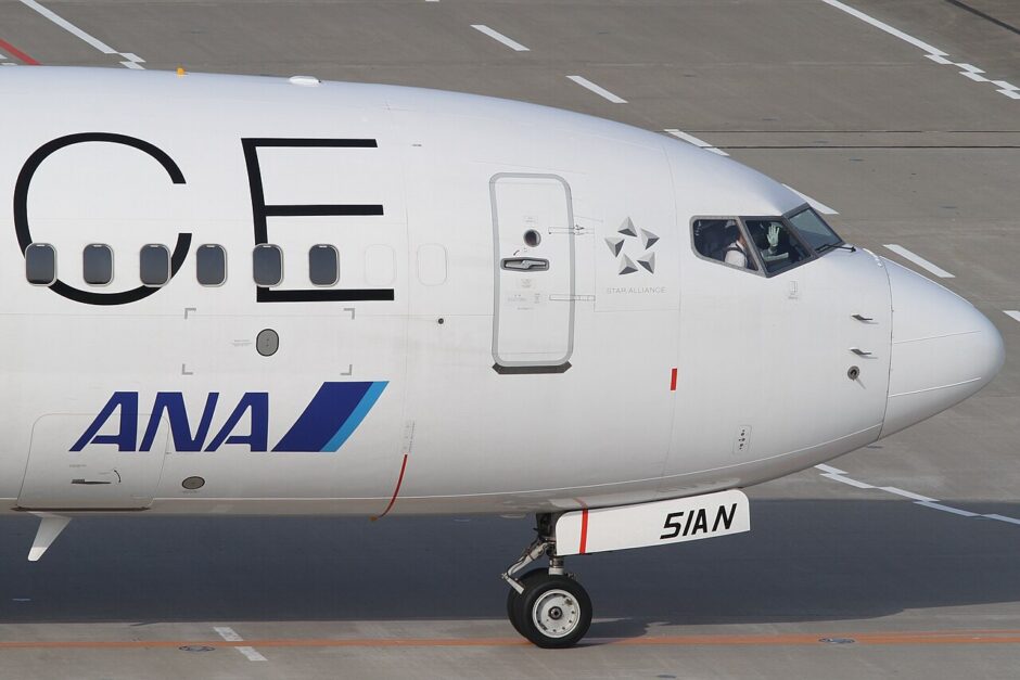 ANA B737-800が飛行中