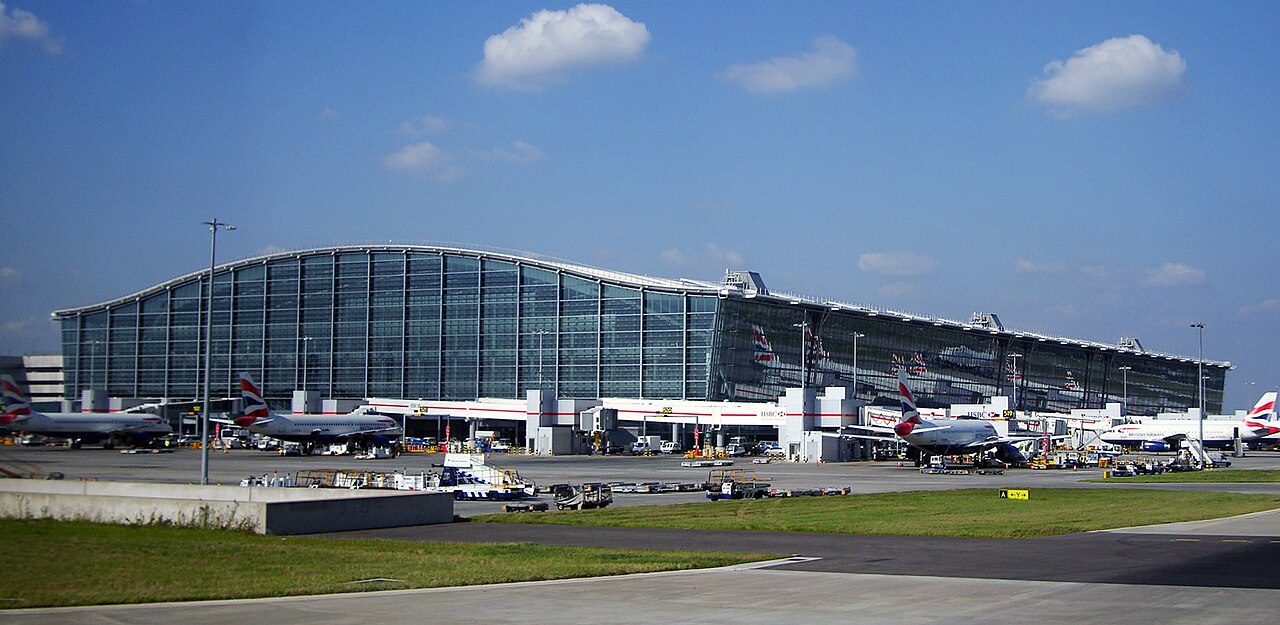 ロンドン・ヒースロー空港のターミナル建物