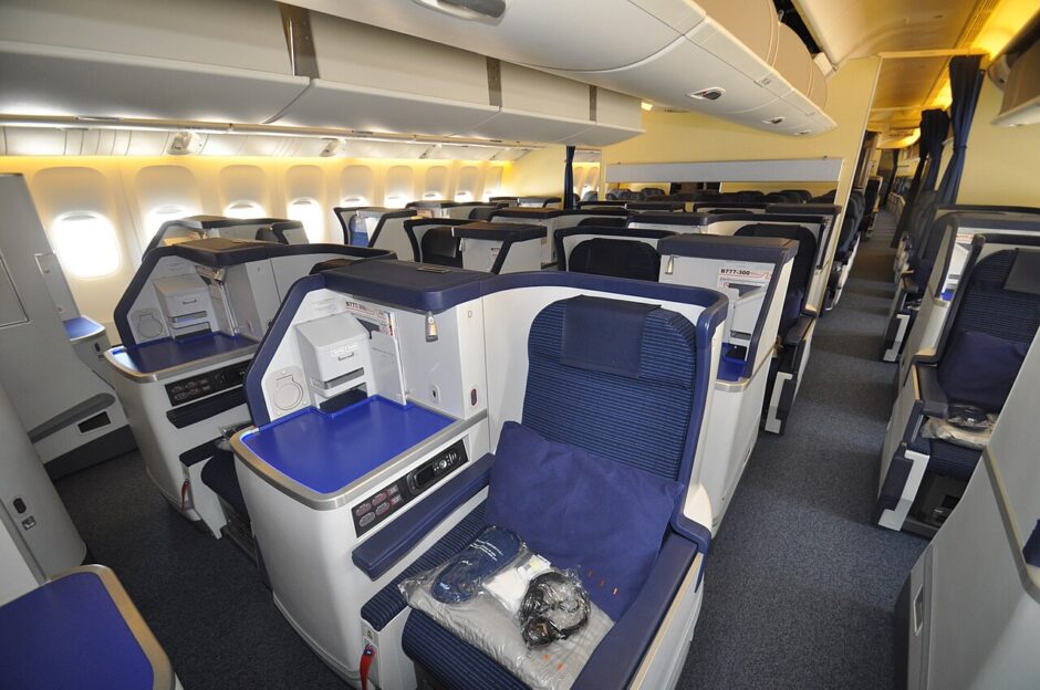 ANA 777-300ERの旧世代ビジネスクラス（スタッガード配列）