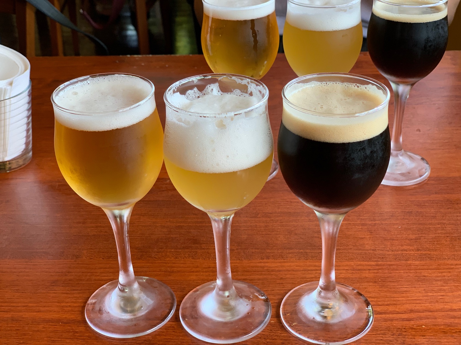 カーブドッチ敷地内で味わったクラフトビールの飲み比べ