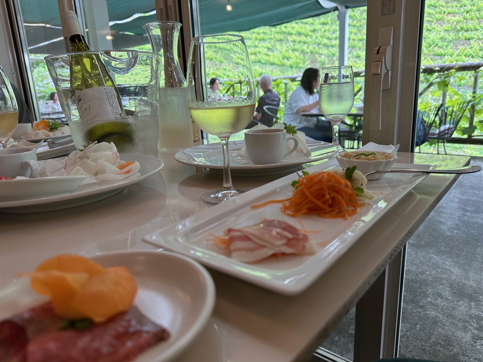 ココ・ファーム・カフェで白ワインとともにいただいた前菜