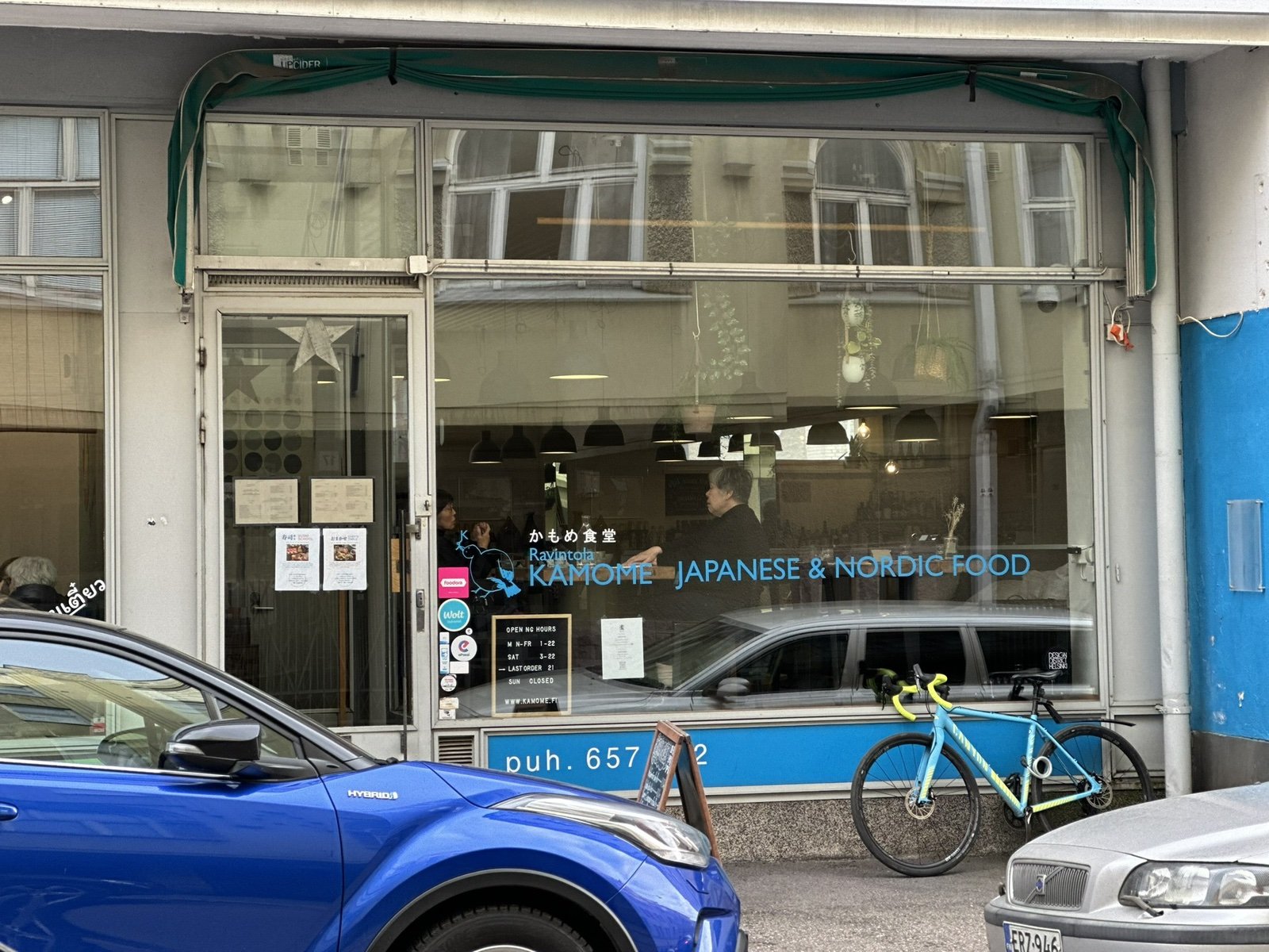 かもめ食堂の店舗外観。北欧とアジアの融合レストラン