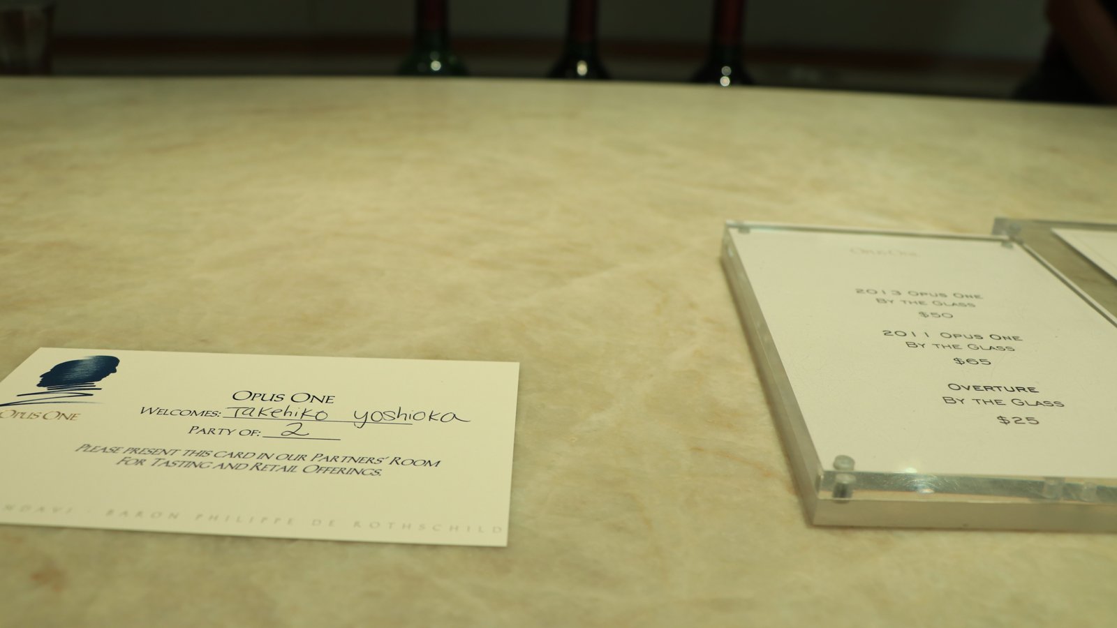 オーパスワンのウェルカムカード 名前が手書きされている