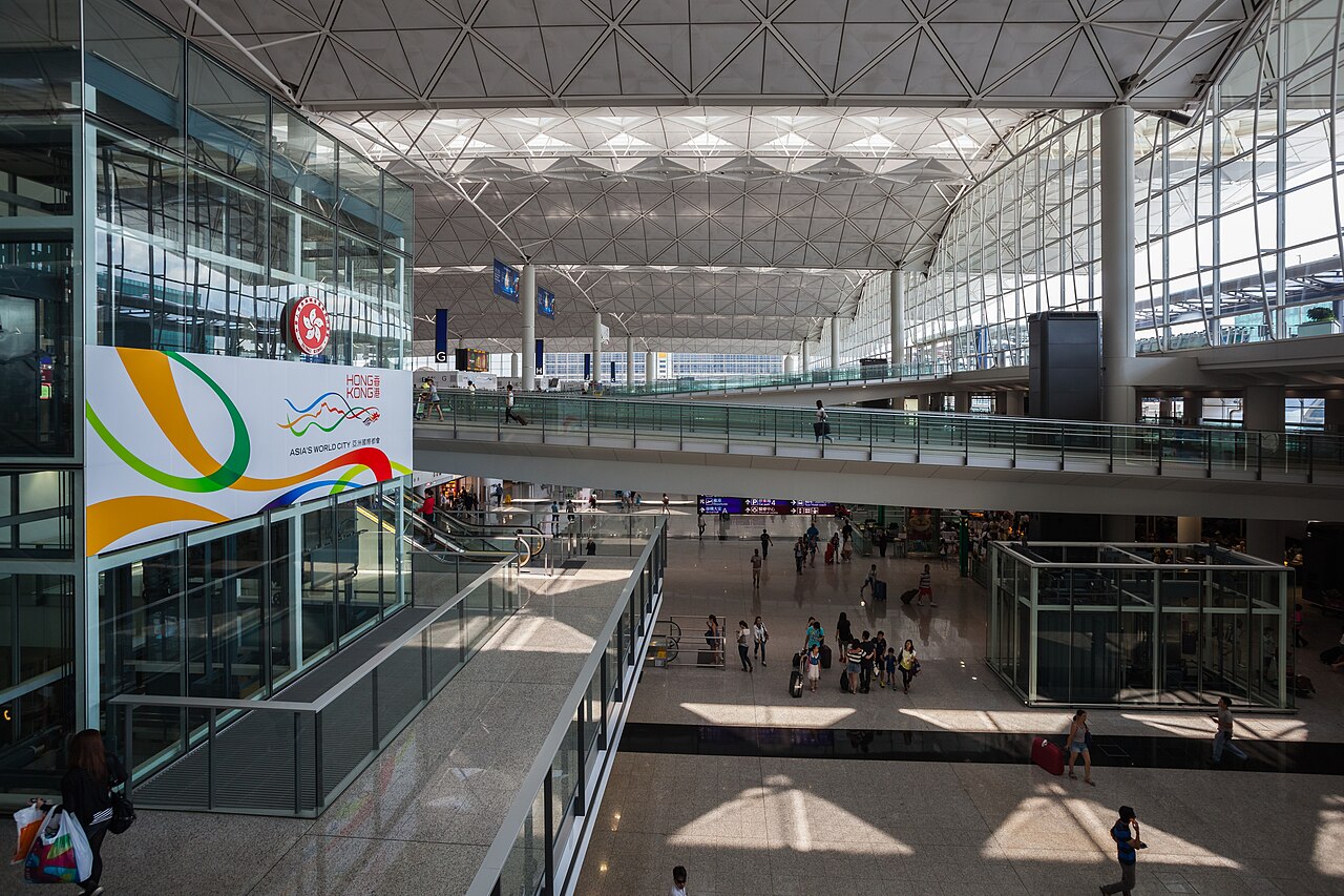 香港国際空港のターミナル外観