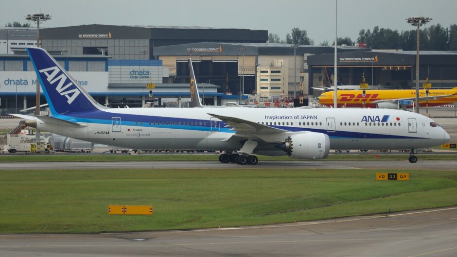 シンガポール・チャンギ空港のANAボーイング787-9型機 JA924A