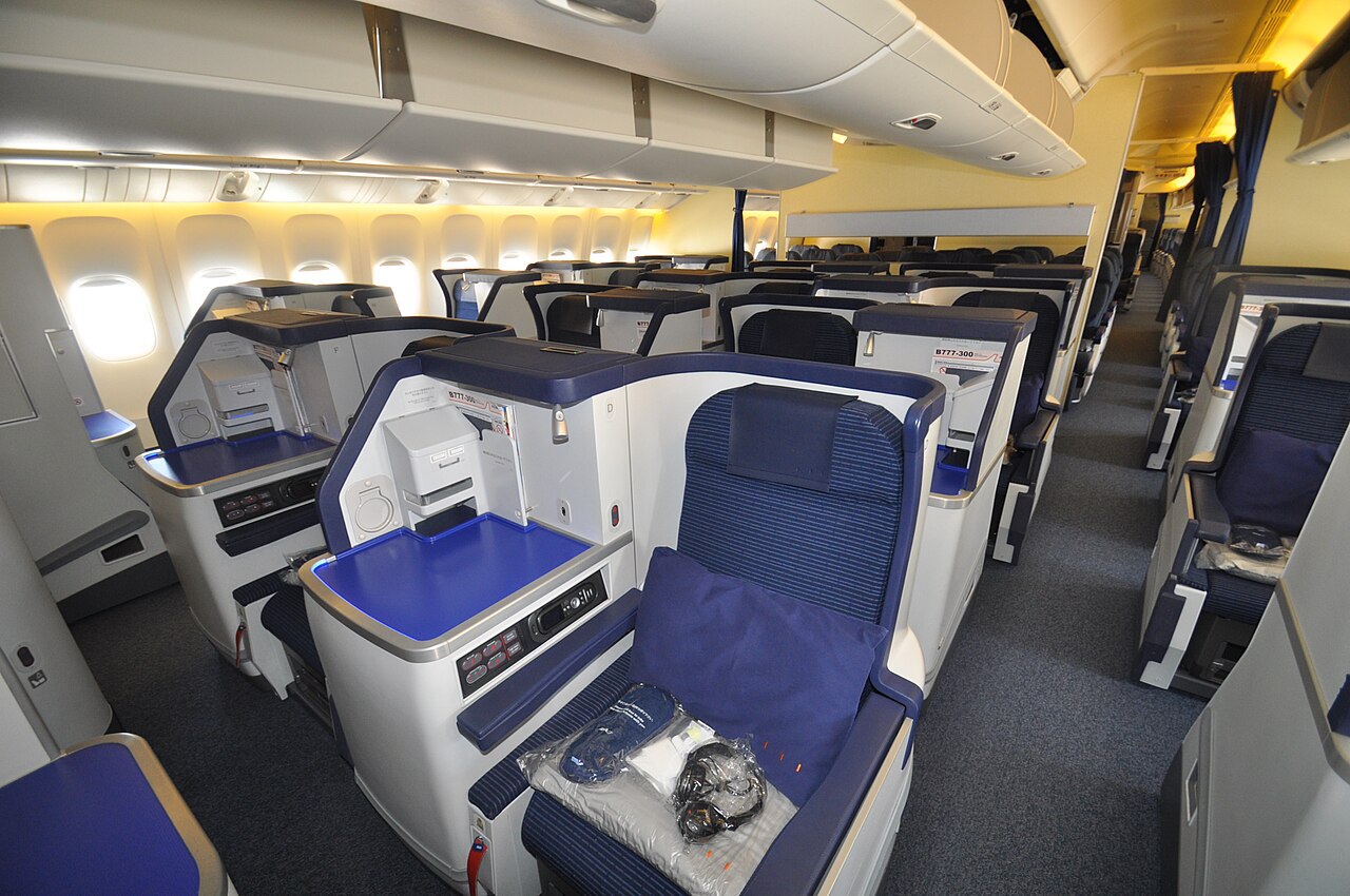 ANA 777-300ERのビジネスクラス客室