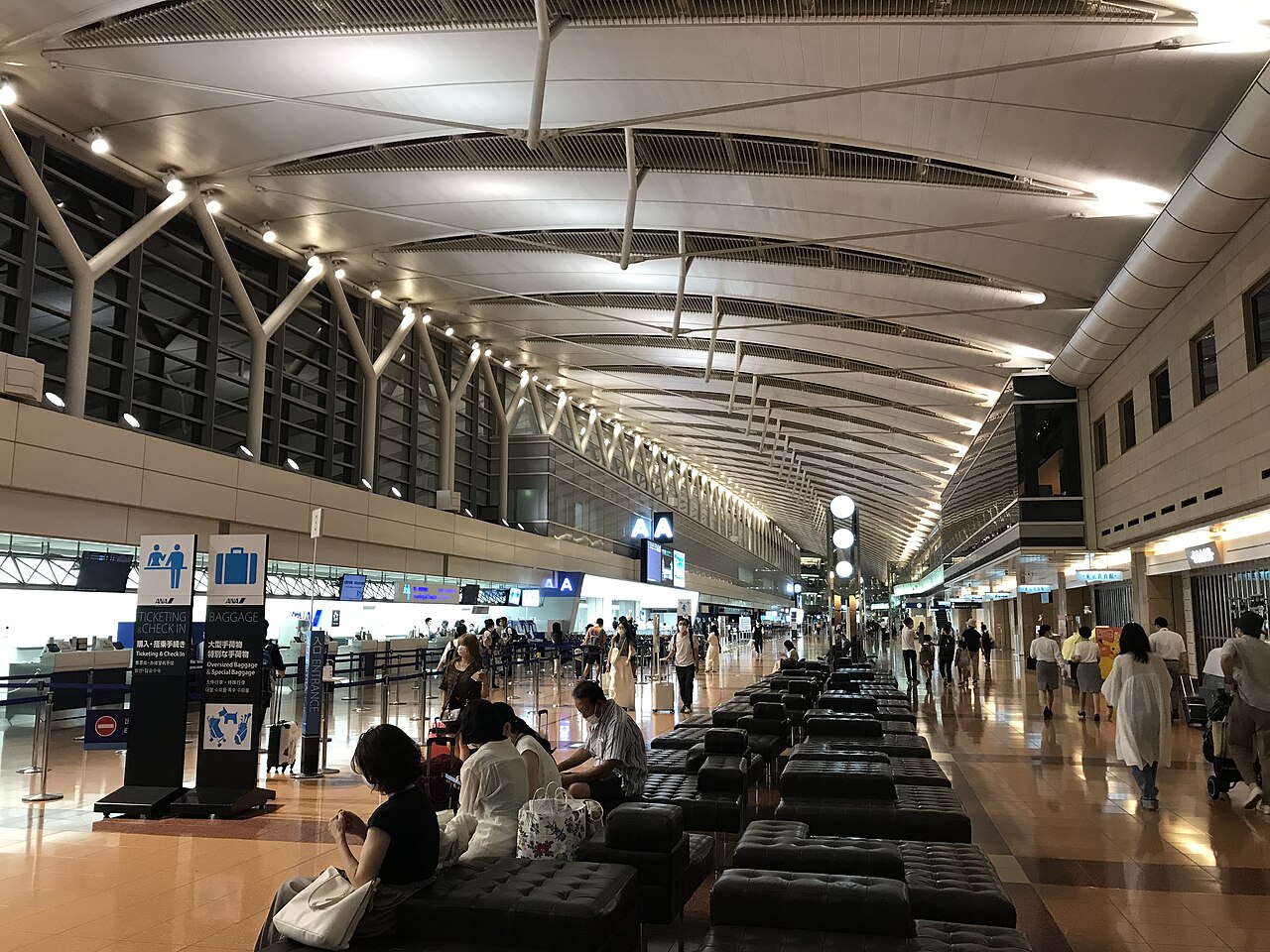 羽田空港第2ターミナルの国内線出発ロビー