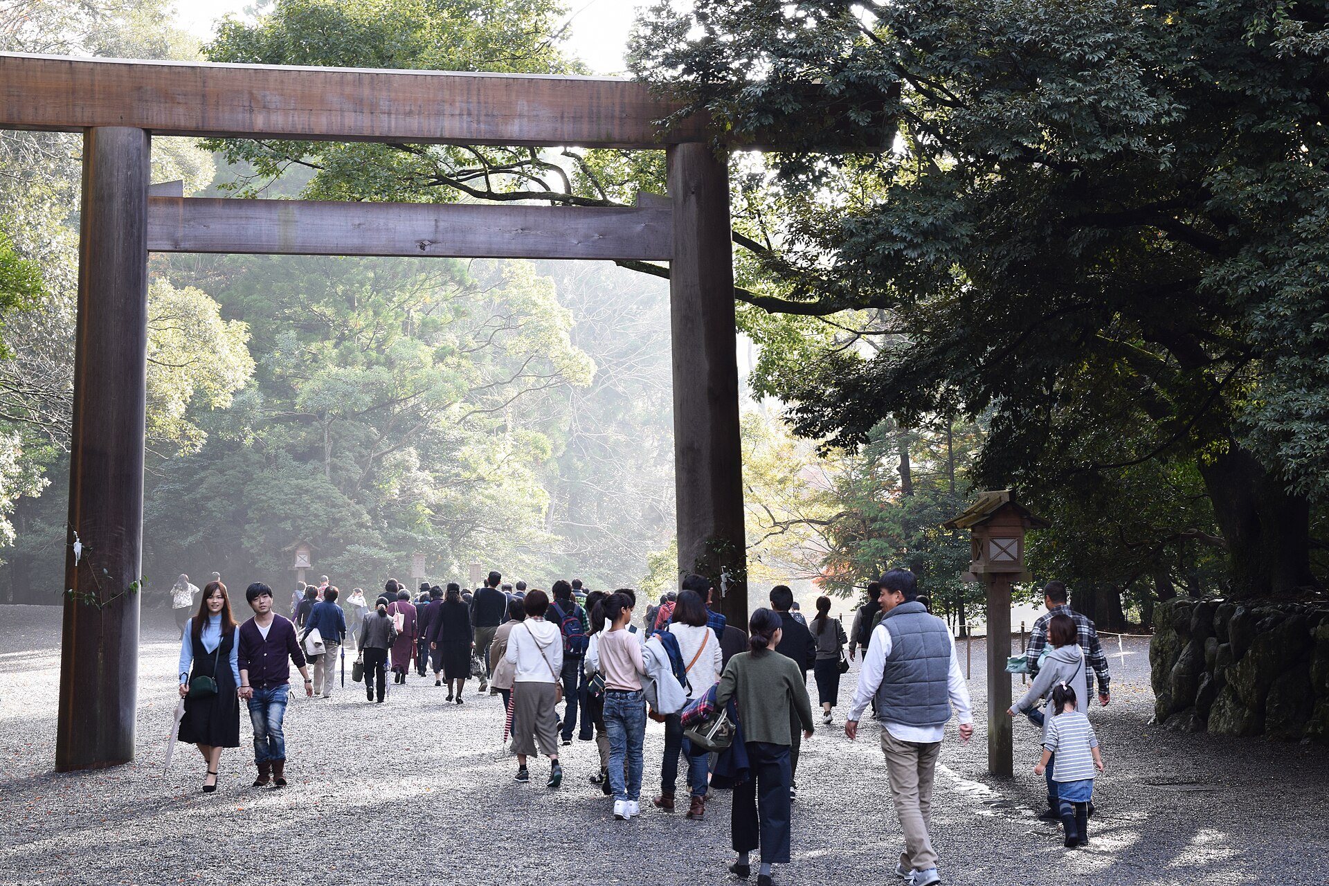 伊勢神宮 内宮の鳥居と参道