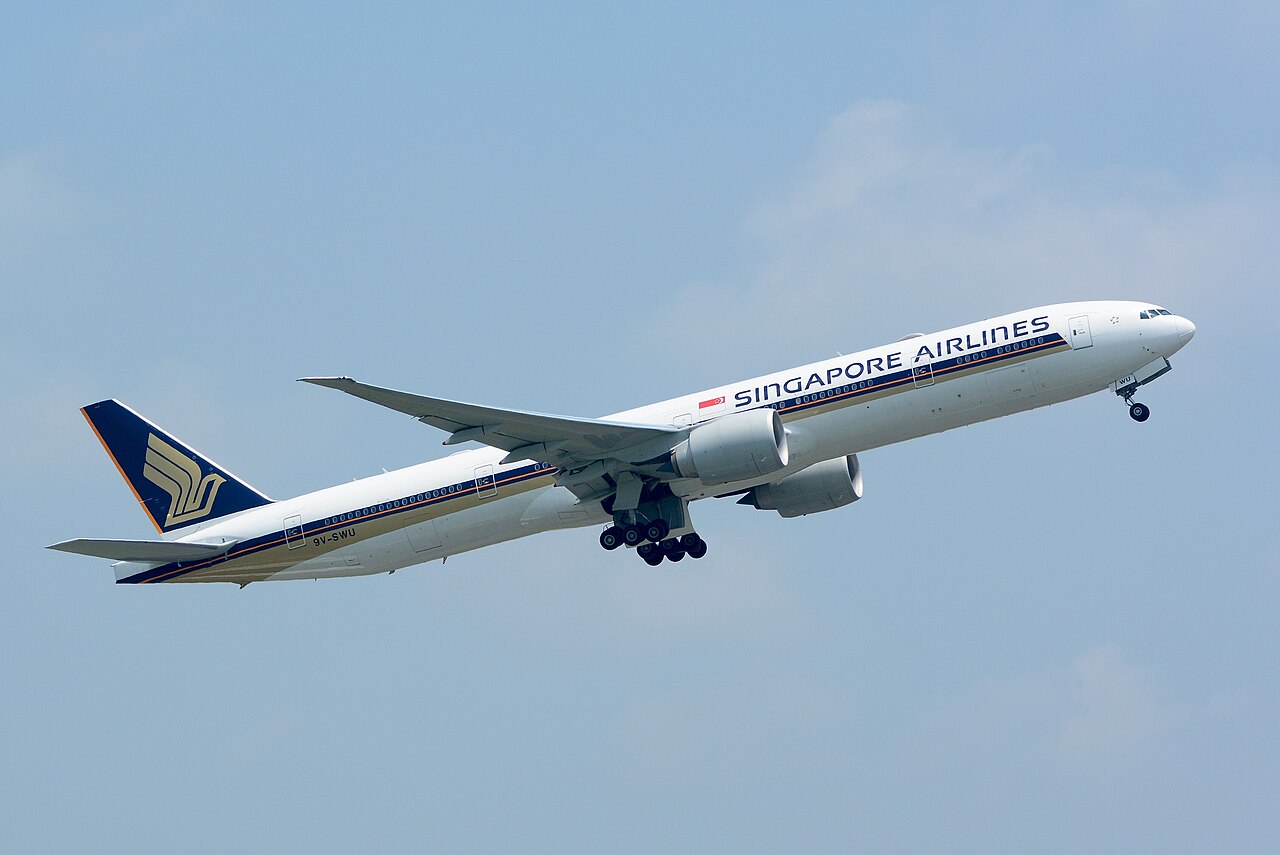 離陸するシンガポール航空のボーイング777-300ER