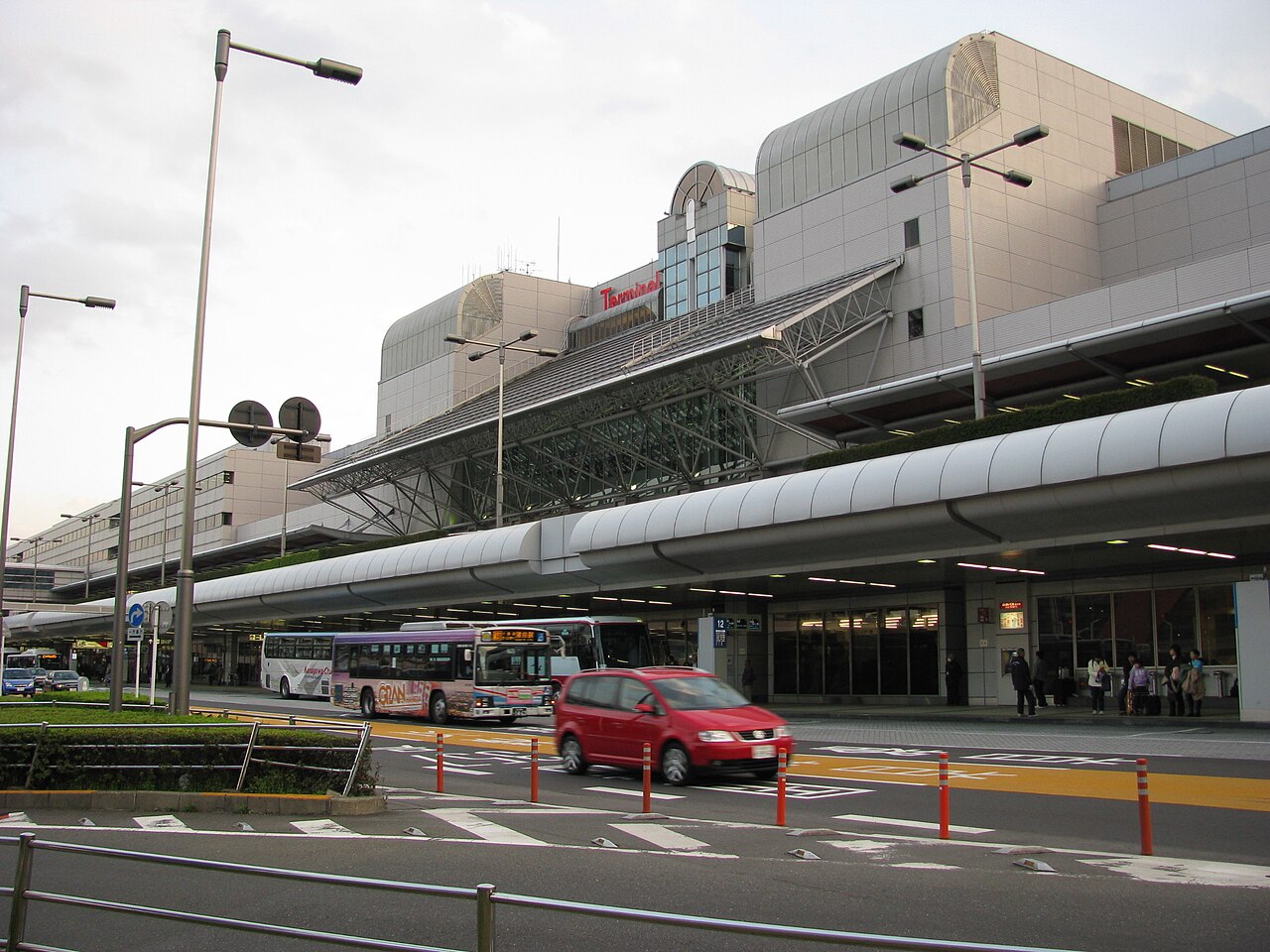 羽田空港第1ターミナルのバス乗り場